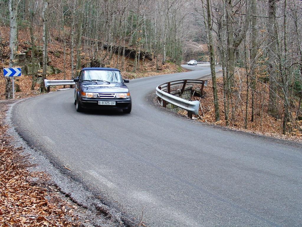 el cabrio de Carles en acción, bonito apoyo...
