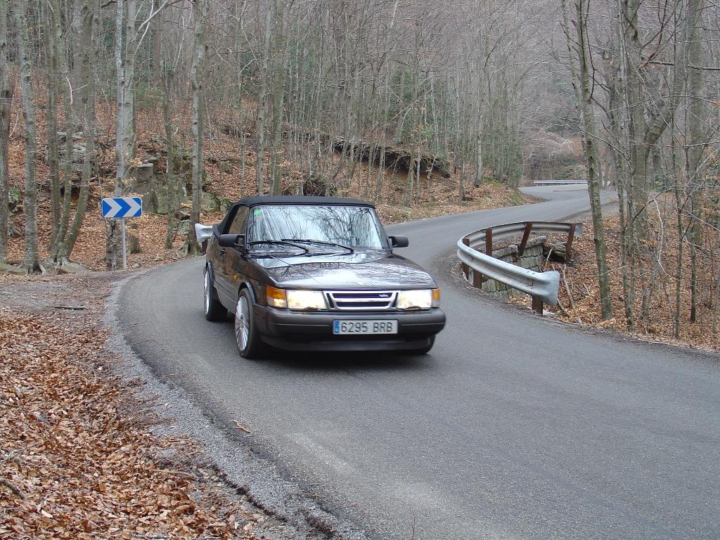 El espectacular cabrio de geesaab que afloja la marcha para salir bien en la foto... jejeje.