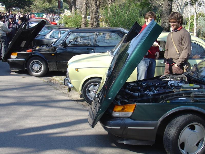 Isuzu1.7 y MaDnIcE con sus motores al descubierto.