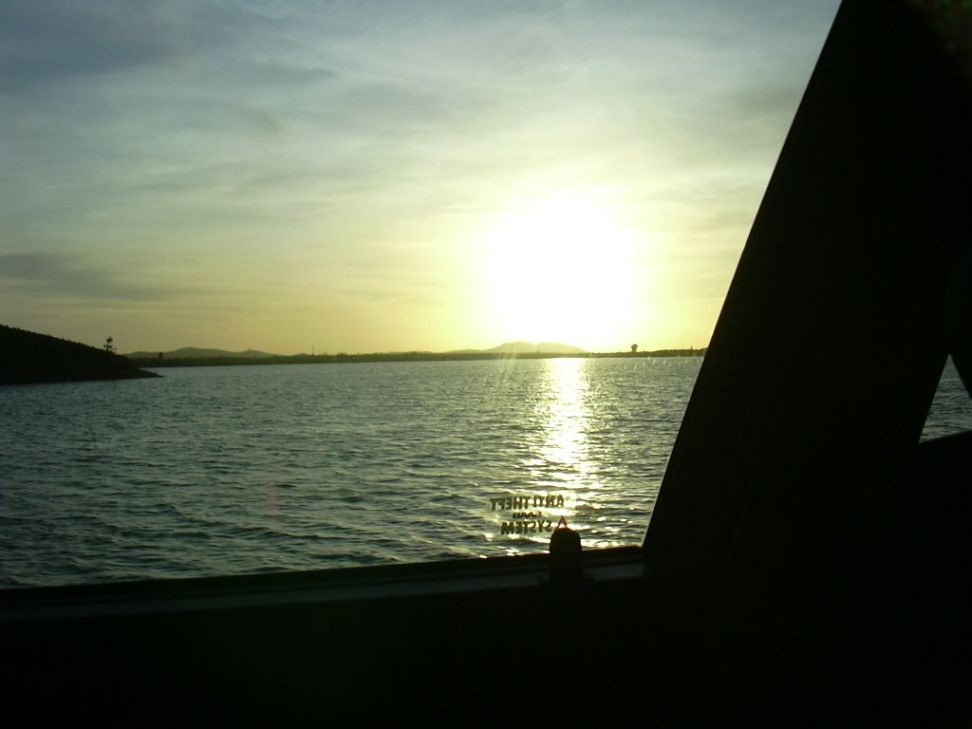 ¿La playa? No, una presa a pie de carretera