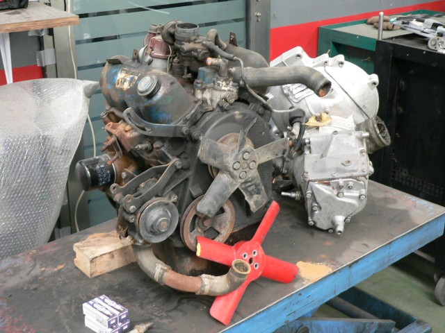 estoy aprovechando algunas piezas que me vinieron desde Canada cuando compré el Sonett III, entre ellos las aspas rojas  del ventilador.